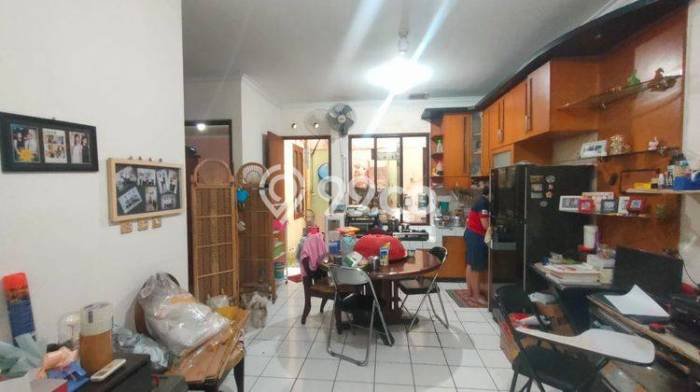 BEST DEAL! Rumah Untuk Investasi di , LT 170m2m² Bangunan 240m2m² BEST DEAL! Rumah Untuk Investasi di , LT 170m2m² Bangunan 240m2m²