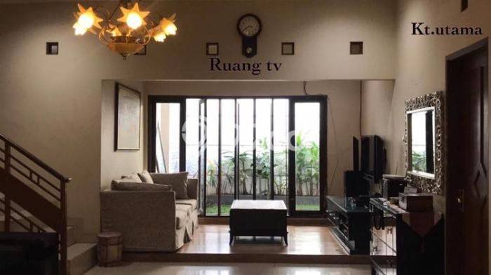 Bisa KPR! Rumah Batununggal, Bandung, Luas 300m2m² Bangunan 200m2m² Bisa KPR! Rumah Batununggal, Bandung, Luas 300m2m² Bangunan 200m2m²