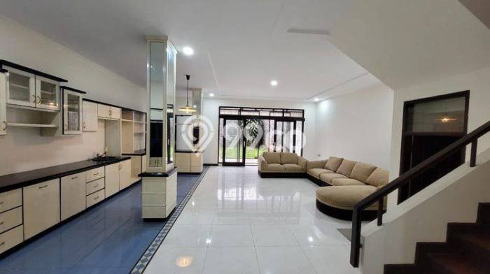 For Sale! Premium House LT 293m2 Desain Modern di Hegarmanah For Sale! Premium House LT 293m2 Desain Modern di Hegarmanah