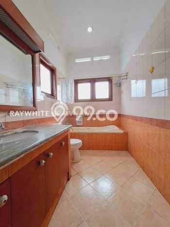Rumah area Kebayoran Baru, 3 KT, Dekat Rumah Sakit, LT 200m² Bangunan 400m² Rumah area Kebayoran Baru, 3 KT, Dekat Rumah Sakit, LT 200m² Bangunan 400m²