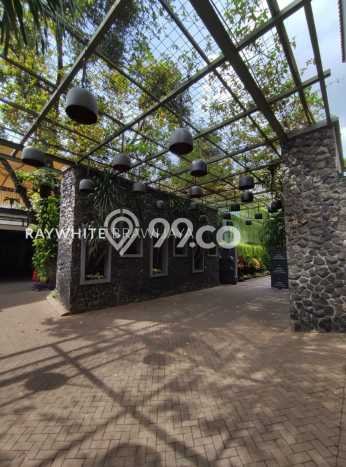 Sewa Rumah Nyaman LT 206m2 / LB 414m2 di Kemang, Jakarta Selatan Sewa Rumah Nyaman LT 206m2 / LB 414m2 di Kemang, Jakarta Selatan