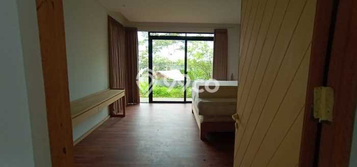Bisa KPR! Rumah Strategis area , Luas 317m2m² LB 295m2m² Bisa KPR! Rumah Strategis area , Luas 317m2m² LB 295m2m²