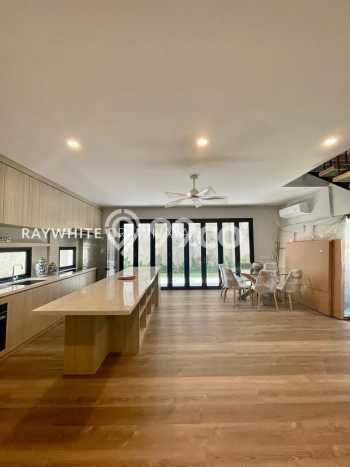 Rumah Siap Pakai di Kebayoran Baru, Jakarta Selatan, LT 201m² Bangunan 300m² Rumah Siap Pakai di Kebayoran Baru, Jakarta Selatan, LT 201m² Bangunan 300m²