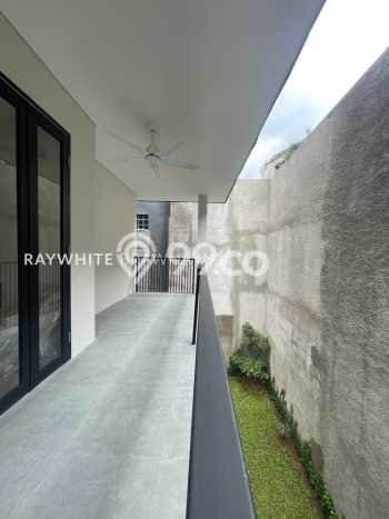 Rumah Siap Pakai di Kebayoran Baru, Jakarta Selatan, LT 201m² Bangunan 300m² Rumah Siap Pakai di Kebayoran Baru, Jakarta Selatan, LT 201m² Bangunan 300m²
