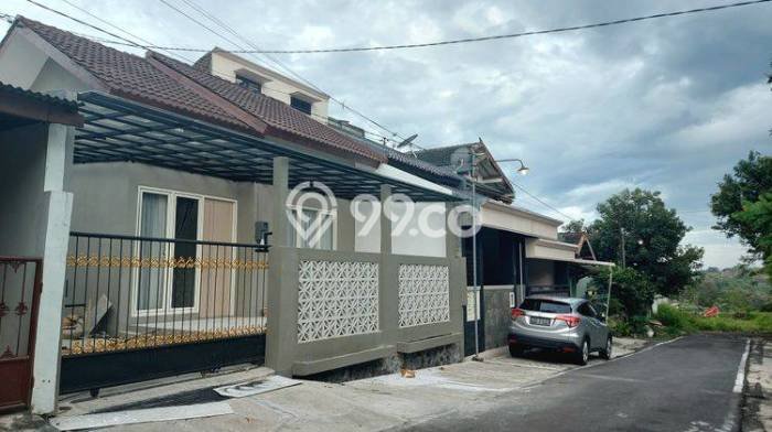 Rumah Luas Asri 3 KT Siap Huni di Candi Golf Semarang Rumah Luas Asri 3 KT Siap Huni di Candi Golf Semarang
