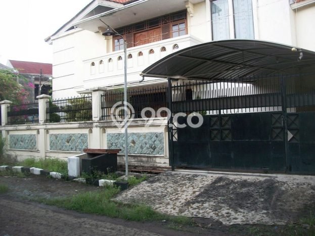 Rumah Lingkungan Asri kawasan Wonocolo, Surabaya, Luas 513m2m² Bangunan 300m2m² Rumah Lingkungan Asri kawasan Wonocolo, Surabaya, Luas 513m2m² Bangunan 300m2m²