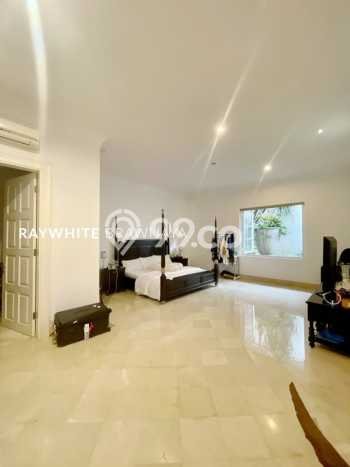 Rumah Elit LB 1000m2 Siap Pakai Desain Elegan di Bangka, Jakarta Selatan Rumah Elit LB 1000m2 Siap Pakai Desain Elegan di Bangka, Jakarta Selatan