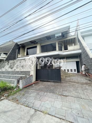 PROMO SPESIAL! Dijual Rumah Premium area , Surabaya, LT 577m2m² LB 550m2m² PROMO SPESIAL! Dijual Rumah Premium area , Surabaya, LT 577m2m² LB 550m2m²