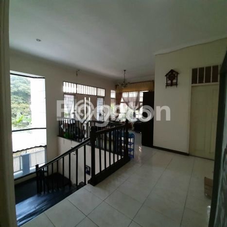 Rumah Siap Pakai di Darmo permai, Surabaya, Luas 187m² Bangunan 240m² Rumah Siap Pakai di Darmo permai, Surabaya, Luas 187m² Bangunan 240m²