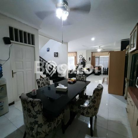 Rumah Siap Pakai di Darmo permai, Surabaya, Luas 187m² Bangunan 240m² Rumah Siap Pakai di Darmo permai, Surabaya, Luas 187m² Bangunan 240m²
