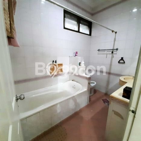 Rumah Siap Pakai di Darmo permai, Surabaya, Luas 187m² Bangunan 240m² Rumah Siap Pakai di Darmo permai, Surabaya, Luas 187m² Bangunan 240m²