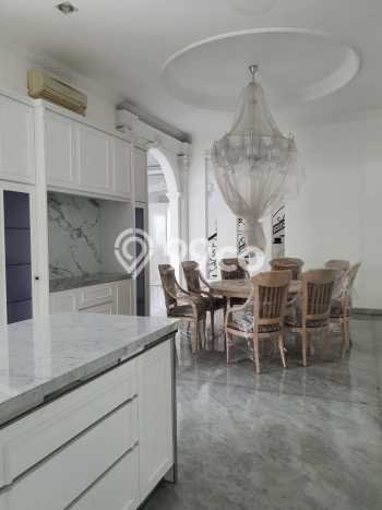 Rumah Elit Modern Tanpa Renovasi di Mekar Wangi Bandung Rumah Elit Modern Tanpa Renovasi di Mekar Wangi Bandung