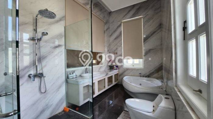 Dijual Rumah Mewah Elegan Dengan View Cantik di BSB City, Semarang Dijual Rumah Mewah Elegan Dengan View Cantik di BSB City, Semarang