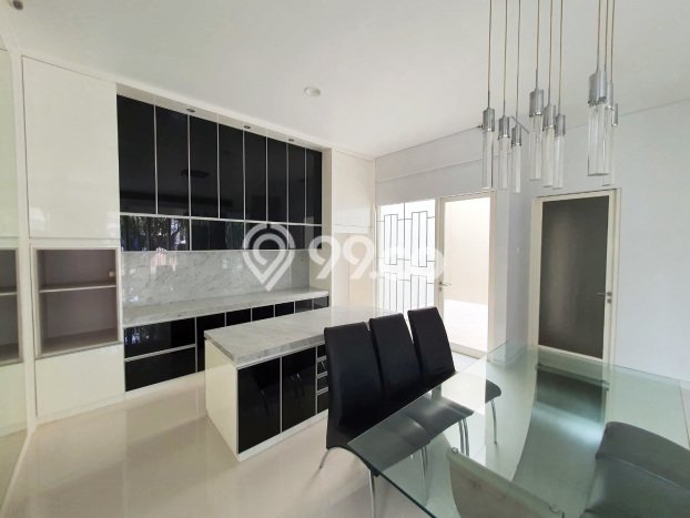 Dijual Rumah Luas Elegan Dengan View Cantik di Citraland, Surabaya Dijual Rumah Luas Elegan Dengan View Cantik di Citraland, Surabaya