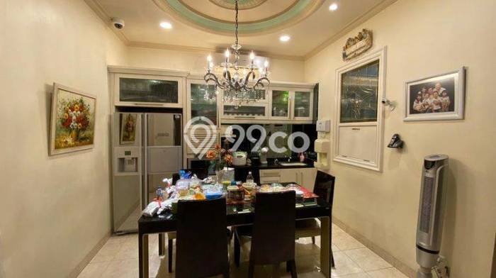 Rumah di Permata Buana, LT 144m², Bangunan 300m² Rumah di Permata Buana, LT 144m², Bangunan 300m²