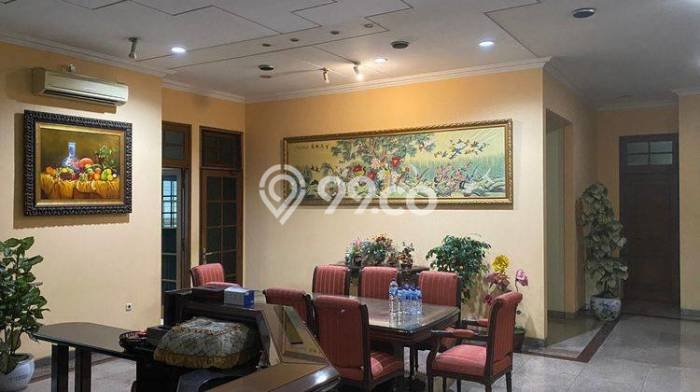 Rumah Berkualitas dengan Luas Tanah 1572m² di Lingkungan Asri Tanjung Duren, Jakarta Barat Rumah Berkualitas dengan Luas Tanah 1572m² di Lingkungan Asri Tanjung Duren, Jakarta Barat