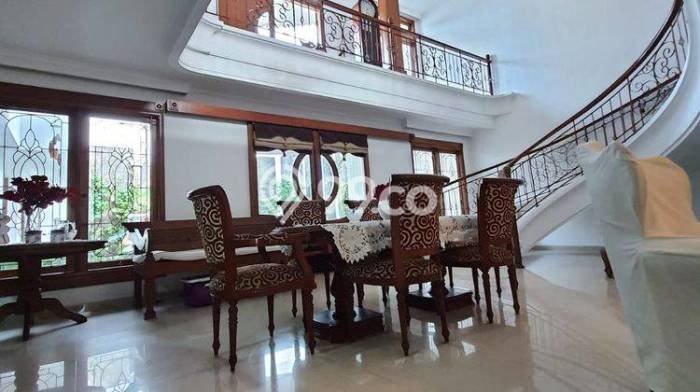 Rumah Eksklusif di Bintaro, Tangerang Selatan, LT 360m² Bangunan 412m² Rumah Eksklusif di Bintaro, Tangerang Selatan, LT 360m² Bangunan 412m²