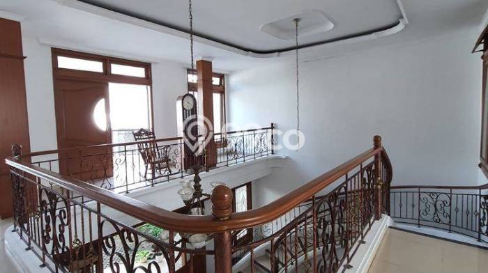 Rumah Eksklusif di Bintaro, Tangerang Selatan, LT 360m² Bangunan 412m² Rumah Eksklusif di Bintaro, Tangerang Selatan, LT 360m² Bangunan 412m²