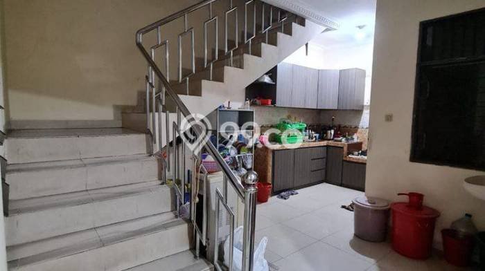 Rumah Lokasi Strategis kawasan Jelambar, Jakarta Barat, Luas 120m² Bangunan 240m² Rumah Lokasi Strategis kawasan Jelambar, Jakarta Barat, Luas 120m² Bangunan 240m²