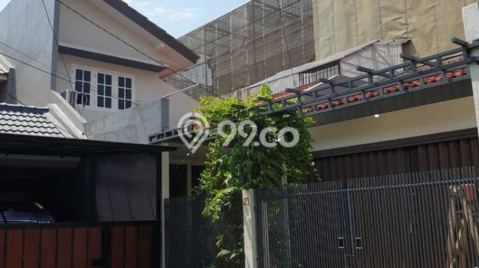PILIHAN TEPAT! Rumah kawasan Puri Indah, 4 KT, Akses Sekolah, Luas 200m² Bangunan 300m² PILIHAN TEPAT! Rumah kawasan Puri Indah, 4 KT, Akses Sekolah, Luas 200m² Bangunan 300m²