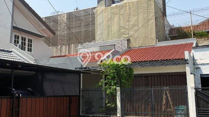 PILIHAN TEPAT! Rumah kawasan Puri Indah, 4 KT, Akses Sekolah, Luas 200m² Bangunan 300m² PILIHAN TEPAT! Rumah kawasan Puri Indah, 4 KT, Akses Sekolah, Luas 200m² Bangunan 300m²