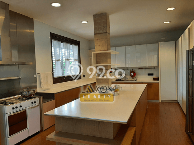 Rumah Elit LB 1400m2 Siap Pakai Desain Elegan di Setiabudi, Bandung Rumah Elit LB 1400m2 Siap Pakai Desain Elegan di Setiabudi, Bandung