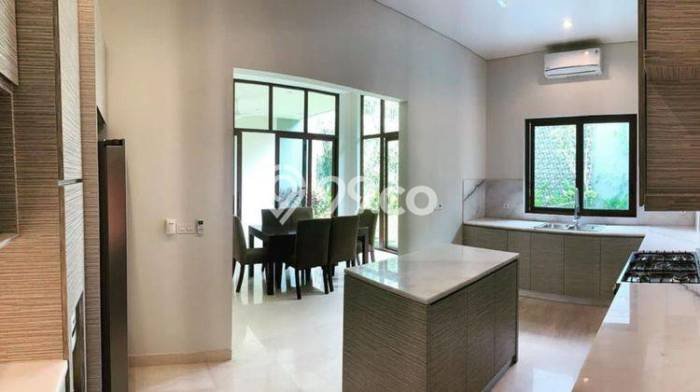 Rumah sewa siap huni 4 KT di Kemang, Jakarta Selatan Rumah sewa siap huni 4 KT di Kemang, Jakarta Selatan