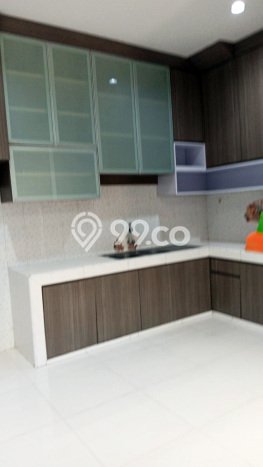 Rumah Strategis Kutisari, Surabaya, Luas 198m2m² Bangunan 185m2m² Rumah Strategis Kutisari, Surabaya, Luas 198m2m² Bangunan 185m2m²