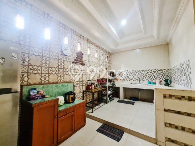 Rumah Mewah LB 450m2 Siap Huni Desain Elegan di Graha Raya, Tangerang Rumah Mewah LB 450m2 Siap Huni Desain Elegan di Graha Raya, Tangerang
