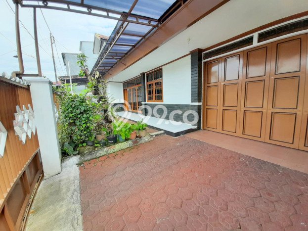 Siap Huni Rumah Mewah 5 Kamar di Regol Dekat ke Mana Saja Siap Huni Rumah Mewah 5 Kamar di Regol Dekat ke Mana Saja