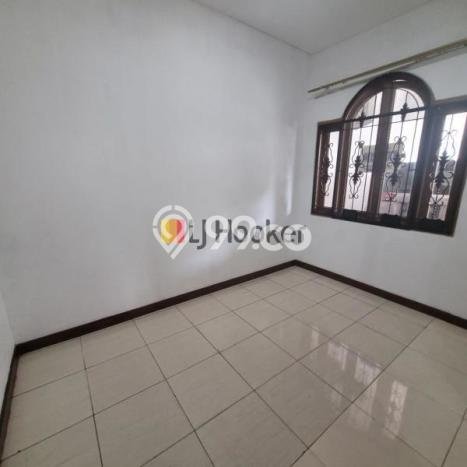 Jual Rumah Luas Elegan Dengan View Eksklusif di Meruya, Jakarta Barat Jual Rumah Luas Elegan Dengan View Eksklusif di Meruya, Jakarta Barat