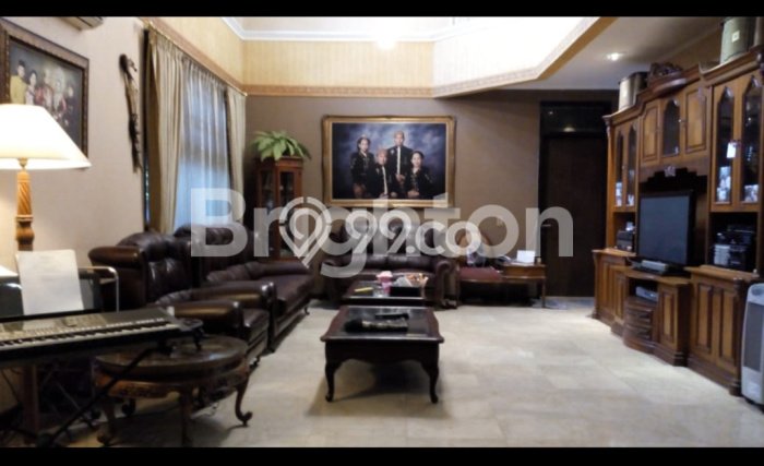 For Sale Rumah Mewah Exclusive di Kelapa Gading, Jakarta Utara For Sale Rumah Mewah Exclusive di Kelapa Gading, Jakarta Utara
