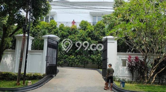 Rumah Strategis area , Jakarta Selatan, LT 1149m2m² Bangunan 1700m2m² - BISA KPR! Rumah Strategis area , Jakarta Selatan, LT 1149m2m² Bangunan 1700m2m² - BISA KPR!