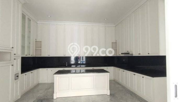 Rumah Strategis area , Jakarta Selatan, LT 1149m2m² Bangunan 1700m2m² - BISA KPR! Rumah Strategis area , Jakarta Selatan, LT 1149m2m² Bangunan 1700m2m² - BISA KPR!