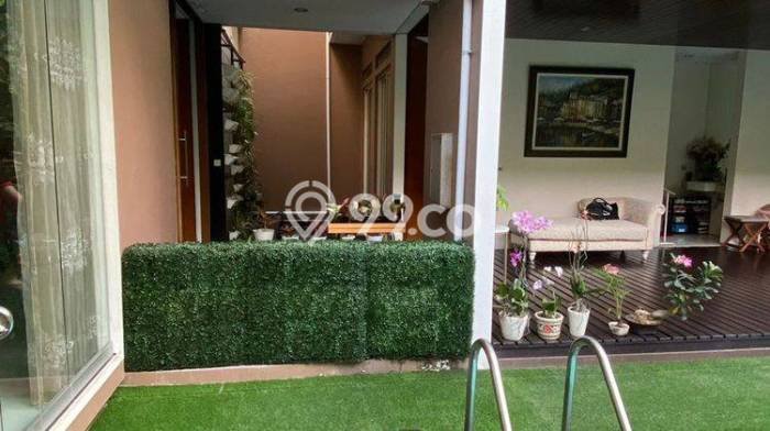 Rumah Nyaman di Kota Baru Parahyangan, Bandung, LT 420m2m² LB 349m2m² Rumah Nyaman di Kota Baru Parahyangan, Bandung, LT 420m2m² LB 349m2m²