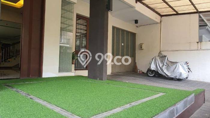 Ready to Use! Premium House LT 200m2 Desain Modern di Taman Kopo Indah Ready to Use! Premium House LT 200m2 Desain Modern di Taman Kopo Indah