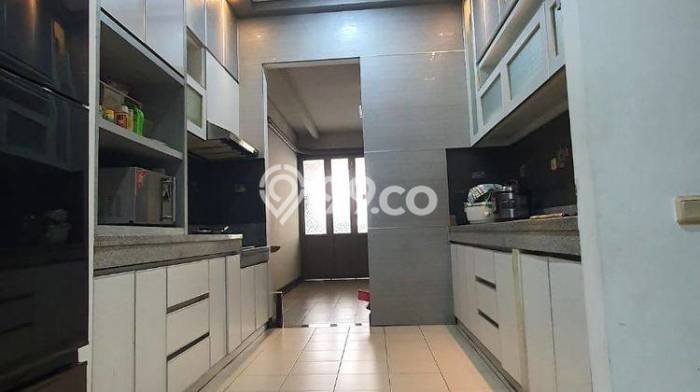Ready to Use! Premium House LT 200m2 Desain Modern di Taman Kopo Indah Ready to Use! Premium House LT 200m2 Desain Modern di Taman Kopo Indah