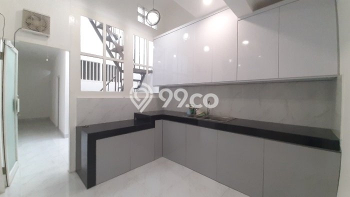 HARGA SPESIAL! Rumah di Pulomas, Dekat Fasilitas, 4 KT, LT 210m² Bangunan 200m² HARGA SPESIAL! Rumah di Pulomas, Dekat Fasilitas, 4 KT, LT 210m² Bangunan 200m²