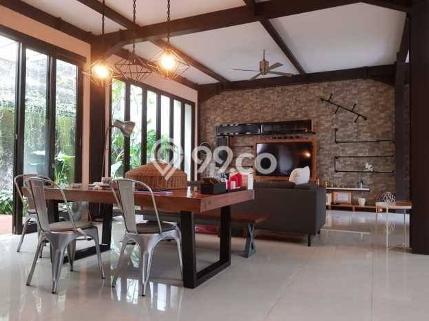 Rumah Elit Modern Tanpa Renovasi di Bintaro Jakarta Selatan Rumah Elit Modern Tanpa Renovasi di Bintaro Jakarta Selatan