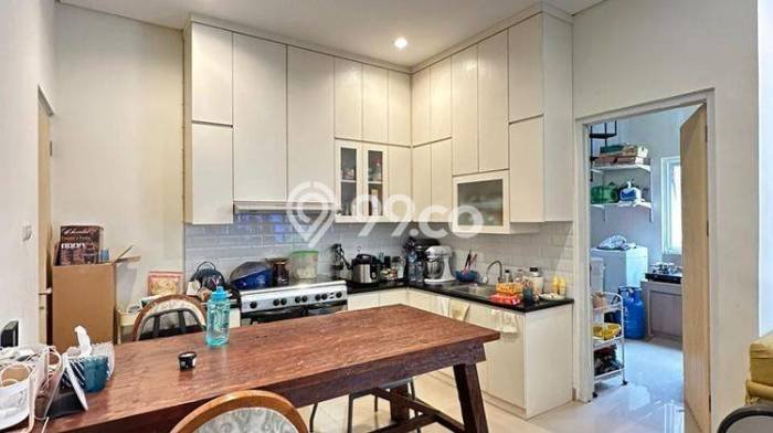 Rumah Strategis 3 Kamar Tidur dan 3 Kamar Mandi di Lokasi Strategis Lebak Bulus, Jakarta Selatan Rumah Strategis 3 Kamar Tidur dan 3 Kamar Mandi di Lokasi Strategis Lebak Bulus, Jakarta Selatan