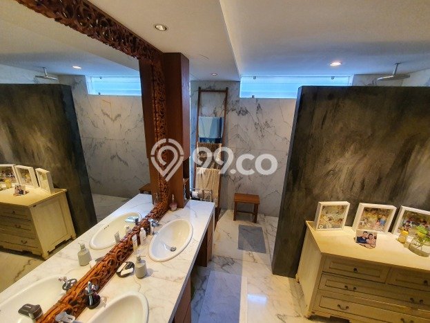 Rumah Elit Modern Tanpa Renovasi di Pejaten Jakarta Selatan Rumah Elit Modern Tanpa Renovasi di Pejaten Jakarta Selatan