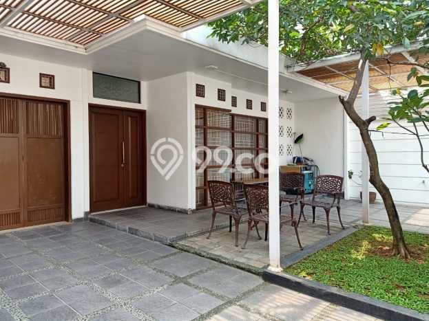 Rumah Elit LB 400m2 Siap Huni Desain Elegan di Ampera, Jakarta Selatan Rumah Elit LB 400m2 Siap Huni Desain Elegan di Ampera, Jakarta Selatan