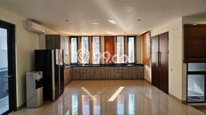 PREMIUM CHOICE! Rumah di Cipete, 4 KT, Lingkungan Strategis, Luas 127m² Bangunan 285m² PREMIUM CHOICE! Rumah di Cipete, 4 KT, Lingkungan Strategis, Luas 127m² Bangunan 285m²