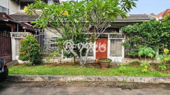 Rumah area Cinere, Depok, LT 300m² LB 172m² - SEGERA MILIKI! Rumah area Cinere, Depok, LT 300m² LB 172m² - SEGERA MILIKI!