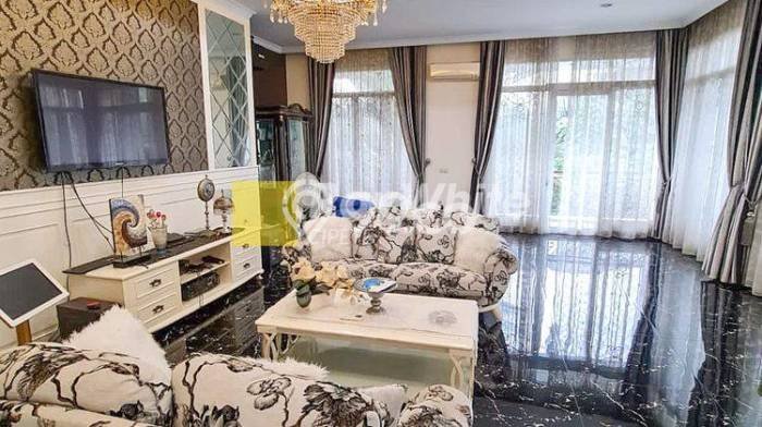 Jual Cepat Hunian Elegan Klasik di Jakarta Selatan Jual Cepat Hunian Elegan Klasik di Jakarta Selatan