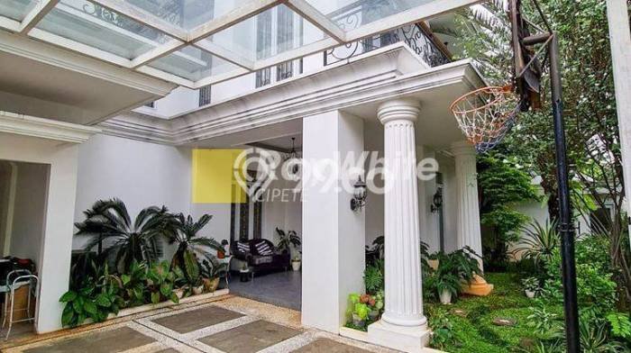Jual Cepat Hunian Elegan Klasik di Jakarta Selatan Jual Cepat Hunian Elegan Klasik di Jakarta Selatan