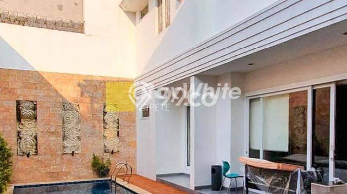 Jual Cepat Hunian Elegan Klasik di Jakarta Selatan Jual Cepat Hunian Elegan Klasik di Jakarta Selatan