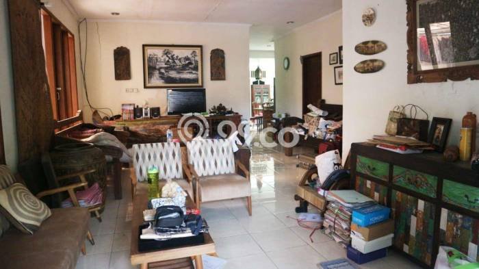 Rumah Akses Mudah di , Jakarta Timur, Luas 242m2m² LB 176m2m² Rumah Akses Mudah di , Jakarta Timur, Luas 242m2m² LB 176m2m²