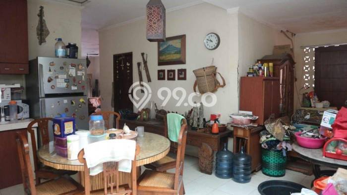 Rumah Akses Mudah di , Jakarta Timur, Luas 242m2m² LB 176m2m² Rumah Akses Mudah di , Jakarta Timur, Luas 242m2m² LB 176m2m²