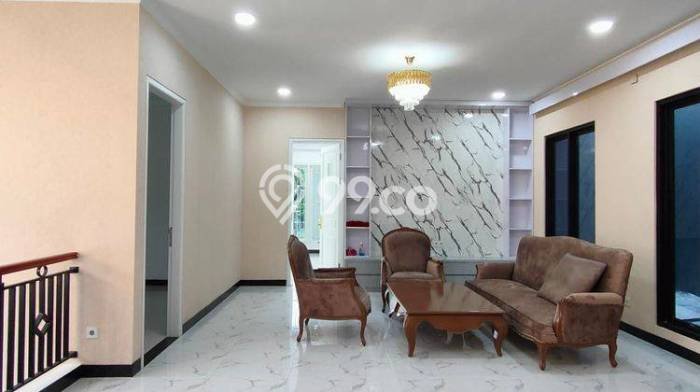 Rumah di Joglo, Jakarta Barat, LT 300m² Bangunan 500m² Rumah di Joglo, Jakarta Barat, LT 300m² Bangunan 500m²